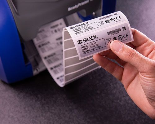 Une série d’étiquettes imprimées sur l’imprimante i5300.